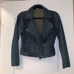 Amazing Free People Denim Jacket! Great condition! Size 2. 💕